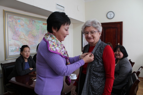 Ms. Margaret Currie awarded "Human rights" honour badge