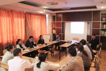 НҮБ-ын "Бизнес ба Хүний эрх" ажлын хэсгийн гишүүн, хатагтай Маргарет Юнк Монгол Улсын Хүний эрхийн Үндэсний Комиссын үйл ажиллагаатай танилцав. 2012.10.17