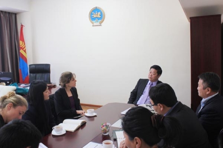 НҮБ-ын "Бизнес ба Хүний эрх" ажлын хэсгийн гишүүн, хатагтай Маргарет Юнк Монгол Улсын Хүний эрхийн Үндэсний Комиссын үйл ажиллагаатай танилцав. 2012.10.17