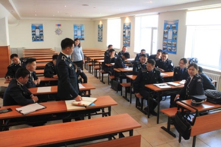 Цагдаагийн албан хаагчдад зориулан Хүний эрхийн сургалт явууллаа. 2012.10.22
