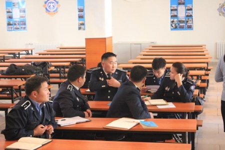 Цагдаагийн албан хаагчдад зориулан Хүний эрхийн сургалт явууллаа. 2012.10.22