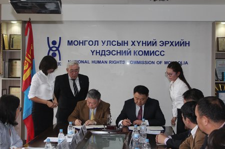 Хамтран ажиллах санамж бичигт гарын үсэг зурлаа